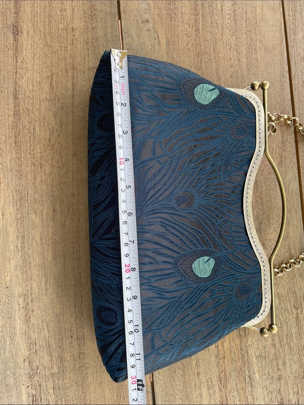 Vintage-Inspired Blue Embroidered Evening Bag with Gold Chain